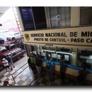 激遅イミグレを抜けて魅惑の国へ。パナマからコスタリカへの国境バス移動。