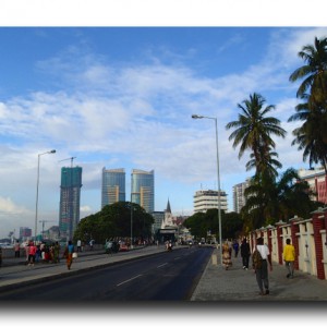 ダルエスサラームで地元民に全力で殴られました。涙