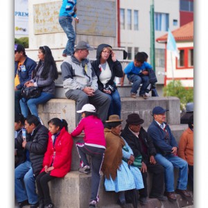 カーニバル真っ只中の広場で血圧測定サービス！ in ペルー