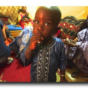 セネガルで現地の人のお宅訪問！！引っ張りだこの血圧測定。