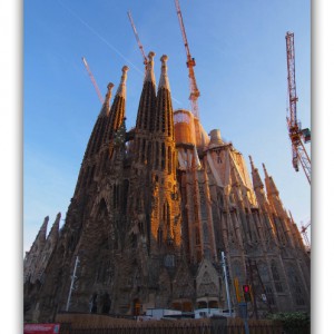 なんだかちぐはぐなサグラダファミリア。