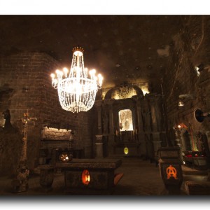 まるでSFの世界！！地下327mに広がる塩の迷宮。