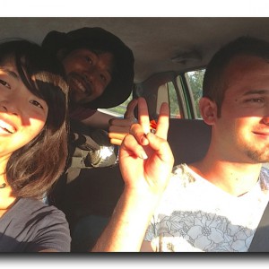 やっと刑務所から出たぞ！！これで俺も自由だー！！！