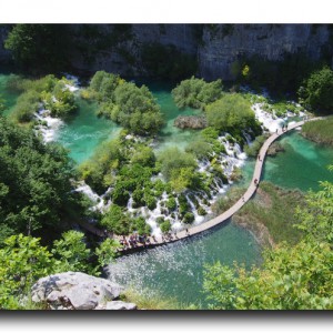 世界三大瀑布を遥かに上回る感動。エメラルドグリーンの滝と湖に包まれる幸せ！