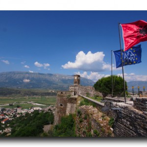 アルバニアの選挙活動は日本とはひと味もふた味も違いました。