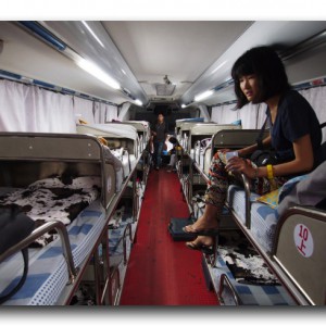 この旅最後にして最難関の国境越え。そしてカードがATMに吸い込まれる…。